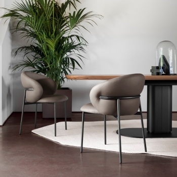 Calligaris Oleandro Closed-Back Chair